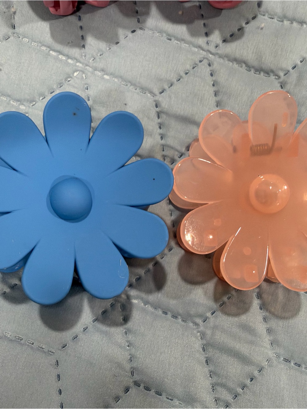 23 Assorted Clips - Picture 9 of 10